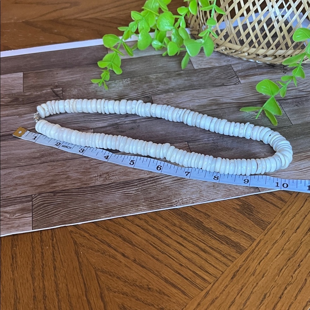Elegant White Beaded Necklace - Picture 4 of 4